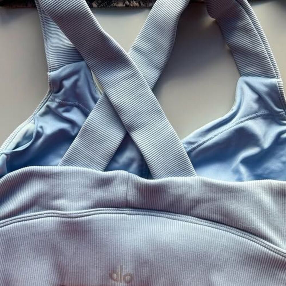 Alo Yoga Airlift Ribbed Crossback Sports Bra.